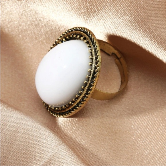 Antique Looking White Stone Ring - Picture 2 of 4